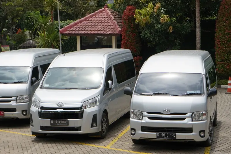 Jelajahi Keunikan Floating Market Lembang dengan Hiace