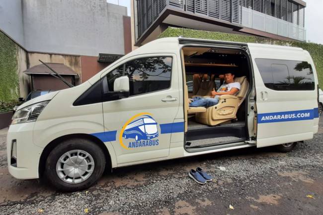 Sewa Hiace untuk Wisata Religi di Masjid Raya Bandung