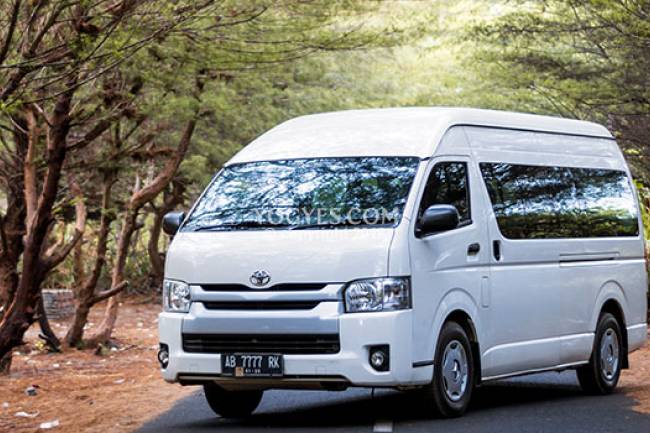 Perbandingan Sewa Hiace vs Mobil Kecil untuk Wisata Bandung