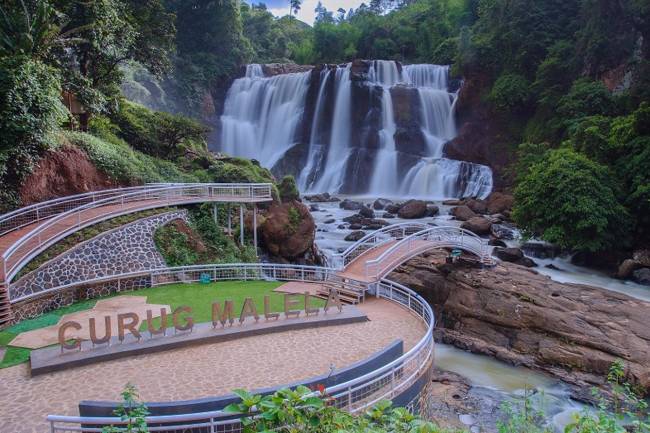 Hiace Trip ke Curug Malela: Hidden Paradise di Bandung Barat