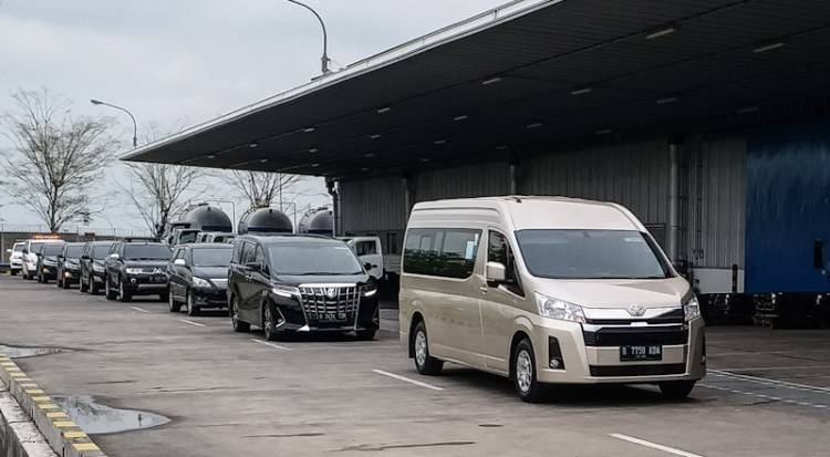 Hiace: Solusi Transportasi untuk Wisata Belanja di Cihampelas