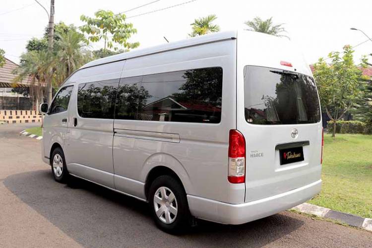 Eksplorasi Keindahan Alam Bandung dengan Hiace: Nyaman & Bebas Ribet!
