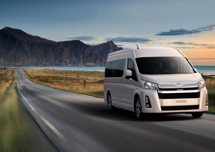 Butuh Hiace untuk Acara Kantor? Sewa di Bandung Saja!