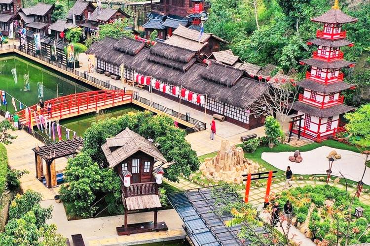 The Great Asia Africa: Wisata Tematik, Akses Mudah dengan Hiace